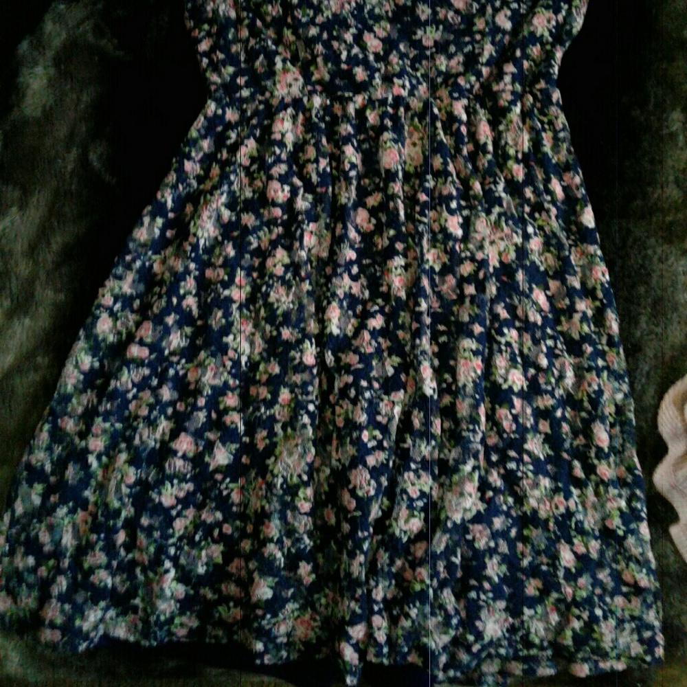 Dress - Picture 2 of 2